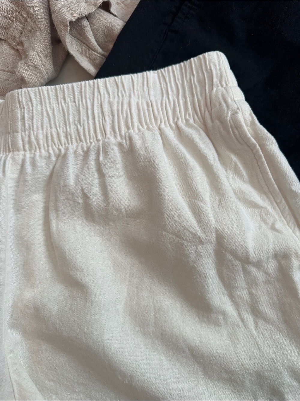 Old Navy M Women’s Elastic-Waist Linen Blend Casual Shorts - Black, White, Oat - Picture 4 of 13